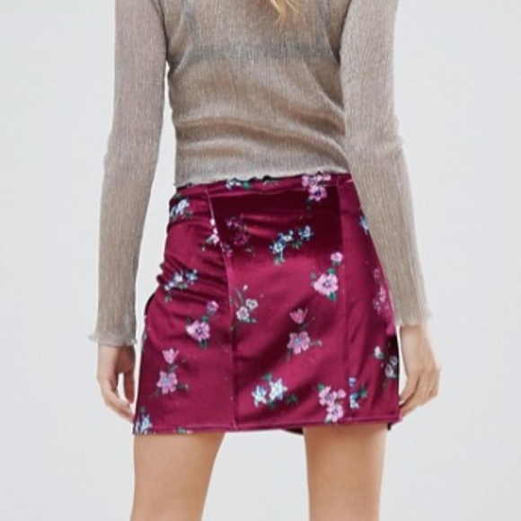NWT ASOS Floral Wrap Velvet Fuschia Mini Skirt - Picture 3 of 5